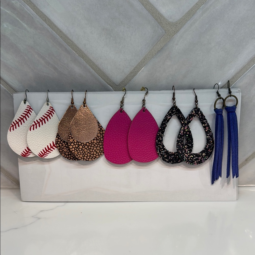 Set of leather earrings